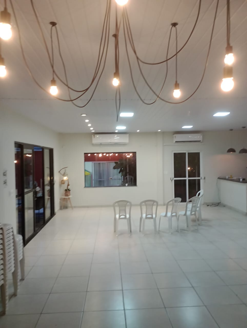 Salão climatizado amplo da Casa Bella Eventos